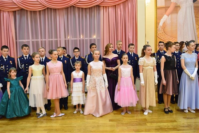 Кадеты 7-х классов МПКУ им. М.А. Шолохова приняли участие в новогоднем бале