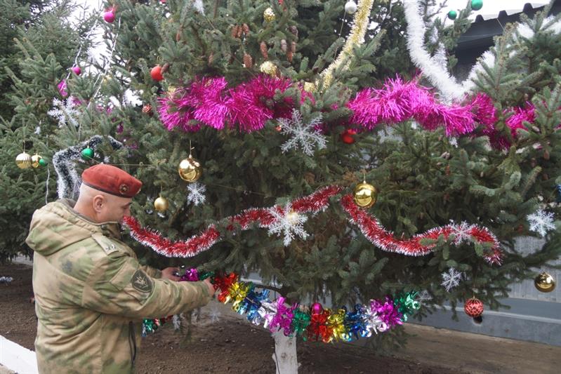 В Объединенной группировке войск (сил) на Северном Кавказе состоялся конкурс новогодних елок