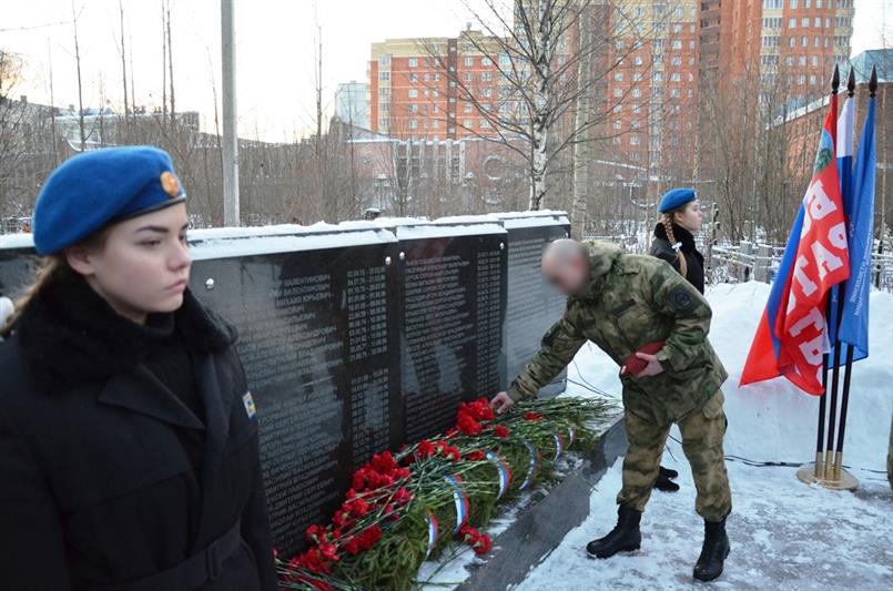 В Архангельске росгвардейцы приняли участие в памятном митинге, посвящённом 25-й годовщине со дня начала первой чеченской кампании