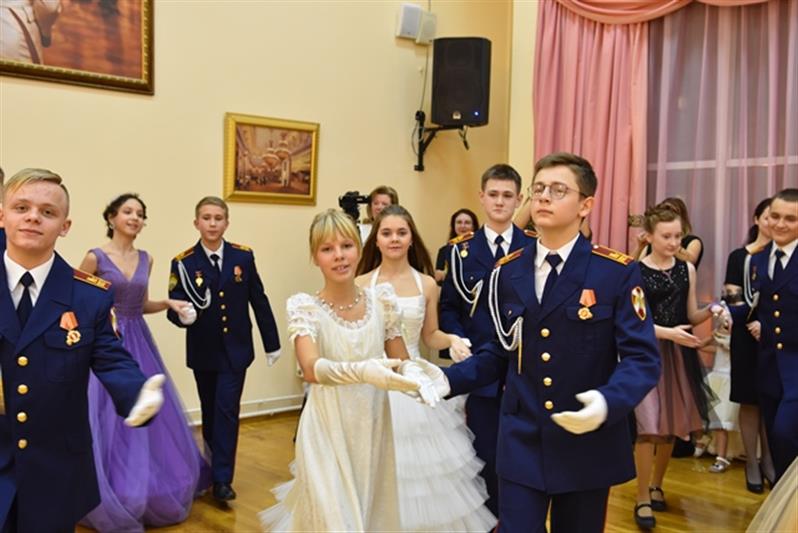 Кадеты 7-х классов МПКУ им. М.А. Шолохова приняли участие в новогоднем бале