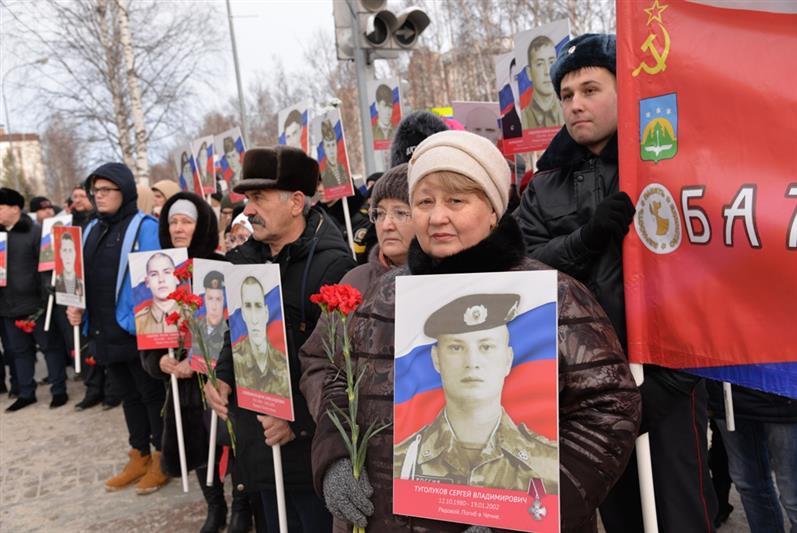   В Югре сотрудники Росгвардии приняли участие в шествии «Батальона отважных»(видео)