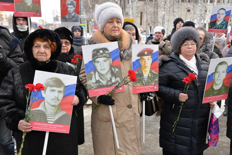   В Югре сотрудники Росгвардии приняли участие в шествии «Батальона отважных»(видео)