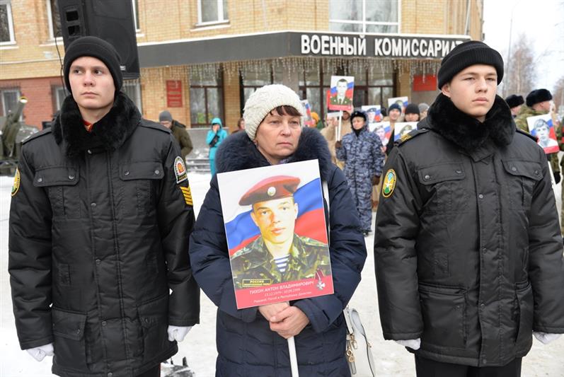   В Югре сотрудники Росгвардии приняли участие в шествии «Батальона отважных»(видео)