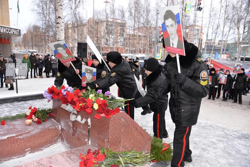   В Югре сотрудники Росгвардии приняли участие в шествии «Батальона отважных»(видео)