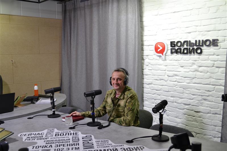 Офицер Росгвардии стал гостем мурманской областной радиостанции «Большое радио»