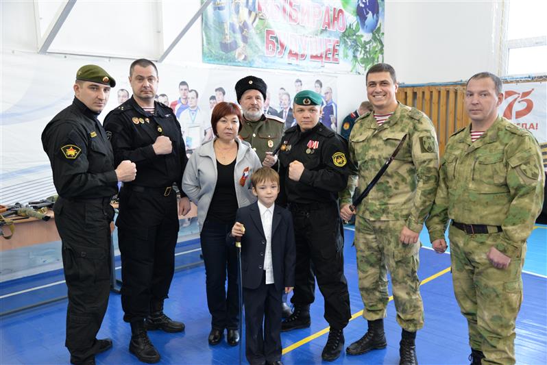 Уральские росгвардейцы проводят новогодние мероприятия для детей
