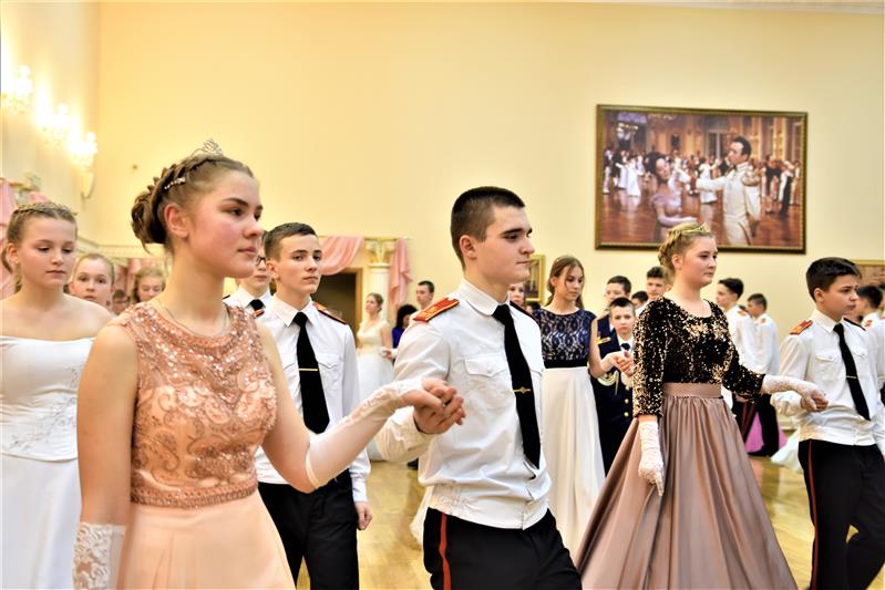 Эстафету новогодних балов в МПКУ им. М.А. Шолохова приняли кадеты-восьмиклассники