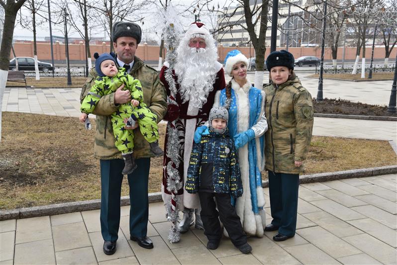 В грозном состоялось новогоднее представление для детей военнослужащих бригады Росгвардии