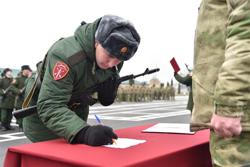 В Грозном новобранцы Росгвардии торжественно присягнули на верность Отечеству