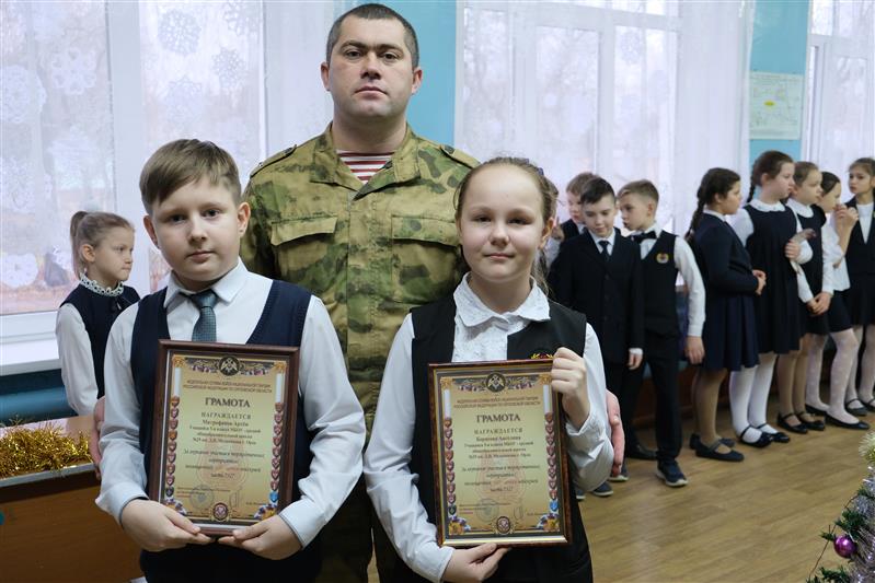 В региональных управлениях Центрального округа Росгвардии поздравили детей наступающим Новым годом