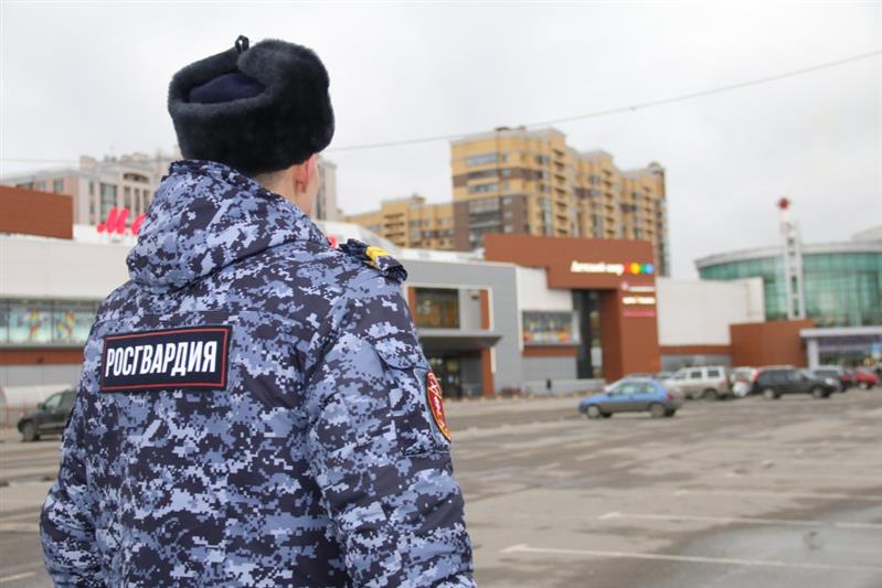 Нарядом вневедомственной охраны Росгвардии в Петербурге задержан подозреваемый в нанесении человеку телесных повреждений 