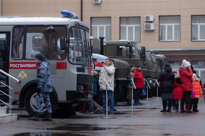 Дети военнослужащих и сотрудников Центрального округа  Росгвардии побывали на новогодней ёлке командующего 