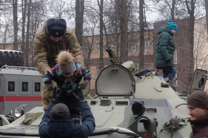 Дети военнослужащих и сотрудников Центрального округа  Росгвардии побывали на новогодней ёлке командующего 