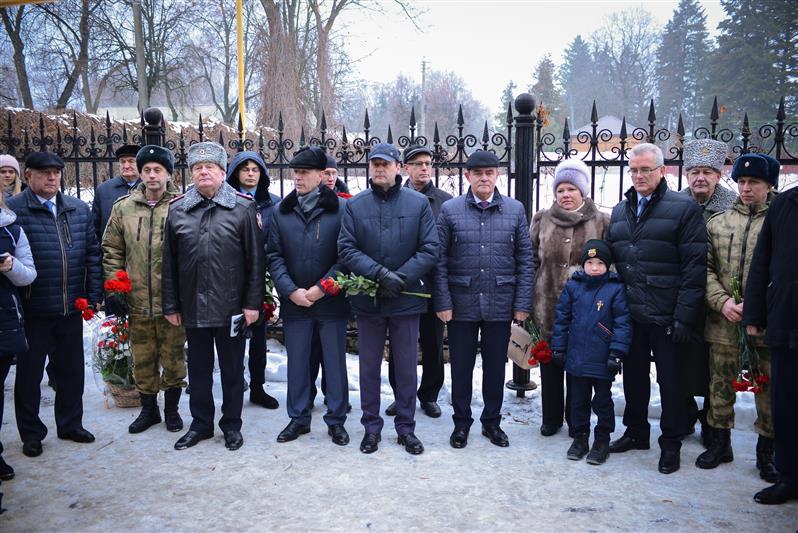 В Пензе открыли мемориальную доску героически погибшему воину правопорядка Павлу Петрачкову (видео)