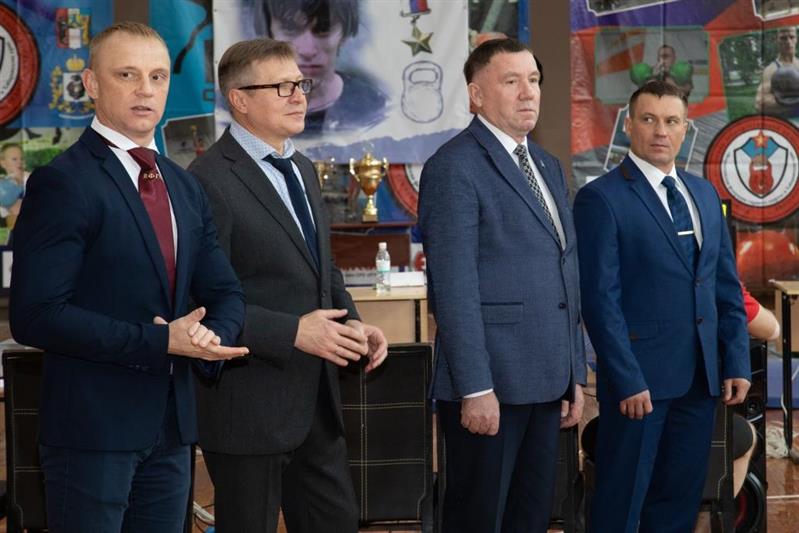 Сотрудница Росгвардии завоевала «серебро» краевого турнира по гиревому спорту в Хабаровске