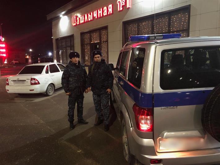 Росгвардейцы вернули гостю дагестанской столицы потерянный телефон