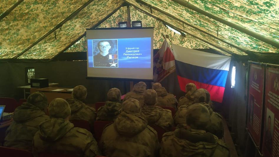 В преддверии Дня Героев Отечества в Объединенной группировке войск (сил) на Северном Кавказе состоялись торжественные мероприятия 