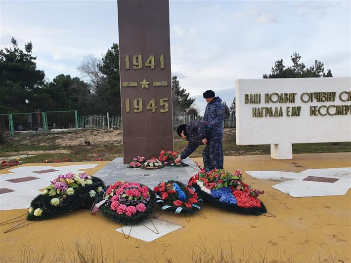 В Дагестане росгвардейцы приняли участие в памятных мероприятиях, приуроченных ко Дню Героев Отечества