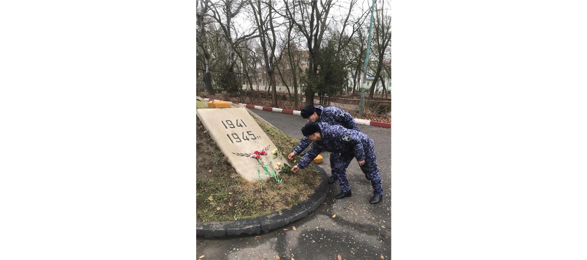 В Дагестане росгвардейцы приняли участие в памятных мероприятиях, приуроченных ко Дню Героев Отечества
