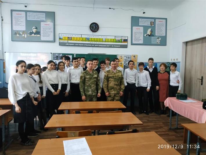 В Кизляре военнослужащие Росгвардии провели тематические мероприятия ко Дню Героев Отечества