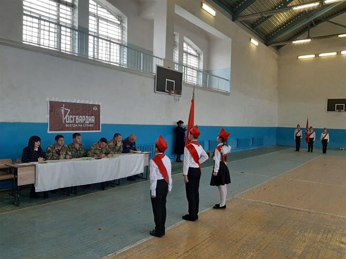 Военнослужащие Росгвардии стали почетными гостями на конкурсе «Зачёт знамённых групп» в Кизляре