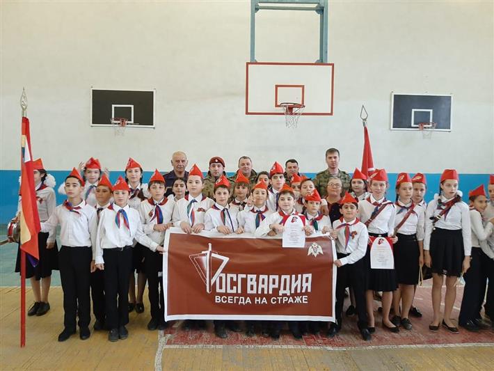 Военнослужащие Росгвардии стали почетными гостями на конкурсе «Зачёт знамённых групп» в Кизляре