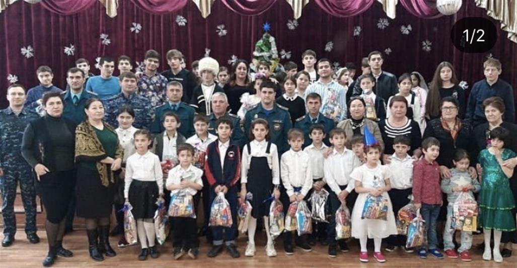 Сотрудники вневедомственной охраны организовали для дагестанских детей новогодние мероприятия
