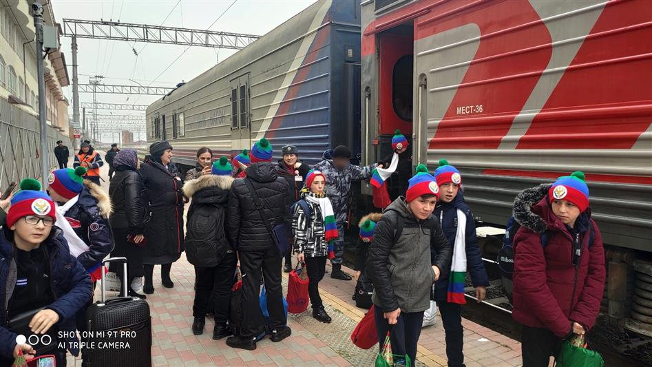 Росгвардейцы Дагестана обеспечили безопасность детей, следующих на кремлевскую елку