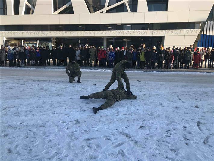 В Екатеринбурге военнослужащие головного полка калиновского соединения Росгвардии организовали  мероприятие для кадет и школьников 