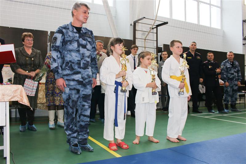 Турнир по всестилевому каратэ памяти погибших бойцов ОМОН прошел в Ставрополе
