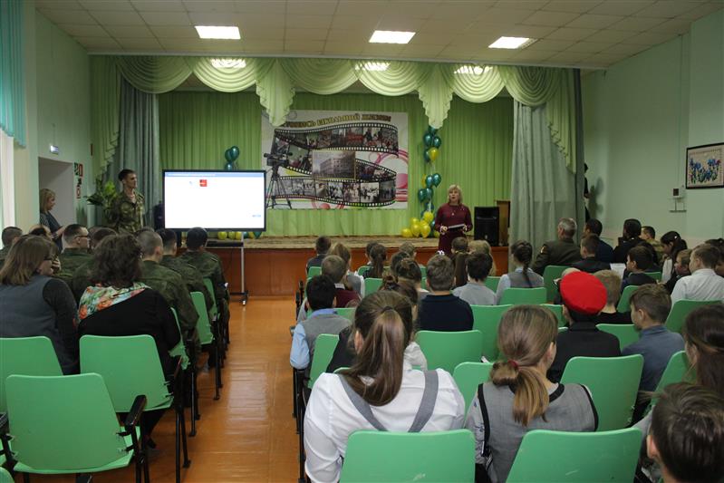 В нижегородском авиационном полку Росгвардии прошла военно-патриотическая акция в честь Дня неизвестного солдата и Дня Героев Отечества