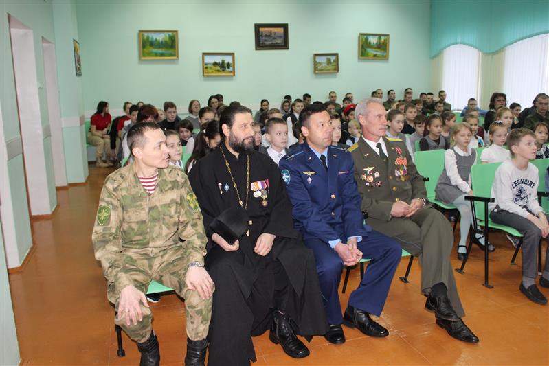В нижегородском авиационном полку Росгвардии прошла военно-патриотическая акция в честь Дня неизвестного солдата и Дня Героев Отечества