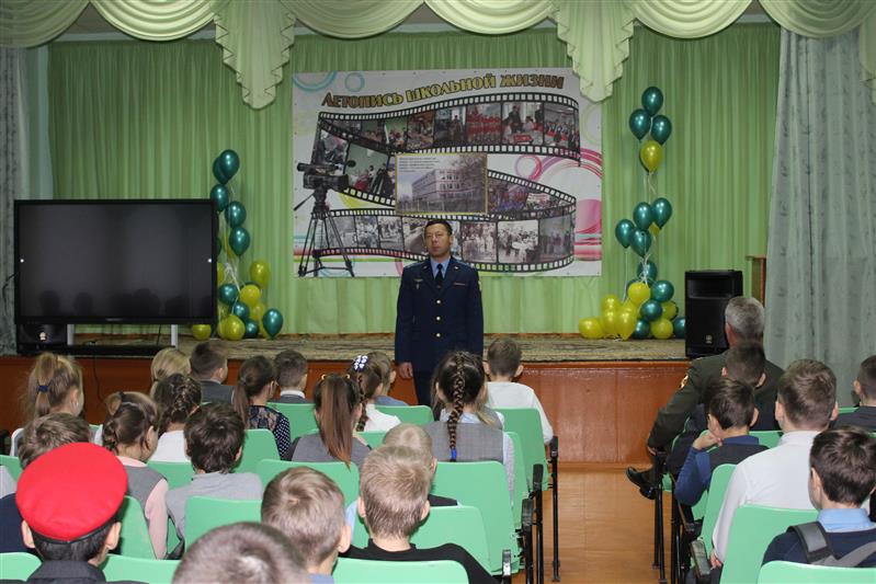 В нижегородском авиационном полку Росгвардии прошла военно-патриотическая акция в честь Дня неизвестного солдата и Дня Героев Отечества