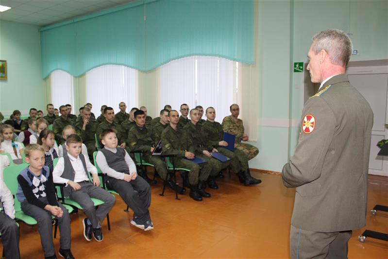 В нижегородском авиационном полку Росгвардии прошла военно-патриотическая акция в честь Дня неизвестного солдата и Дня Героев Отечества