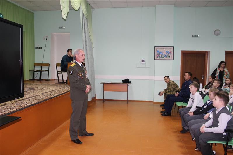 В нижегородском авиационном полку Росгвардии прошла военно-патриотическая акция в честь Дня неизвестного солдата и Дня Героев Отечества