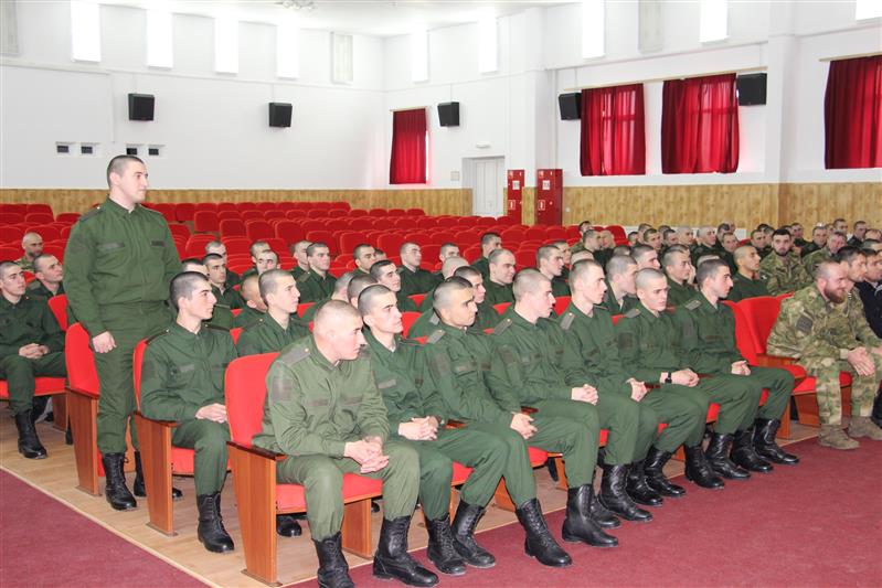 В Грозном военнослужащие Росгвардии встретились с участниками афганской войны
