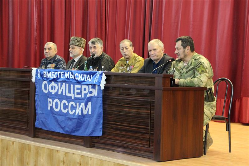 В Грозном военнослужащие Росгвардии встретились с участниками афганской войны