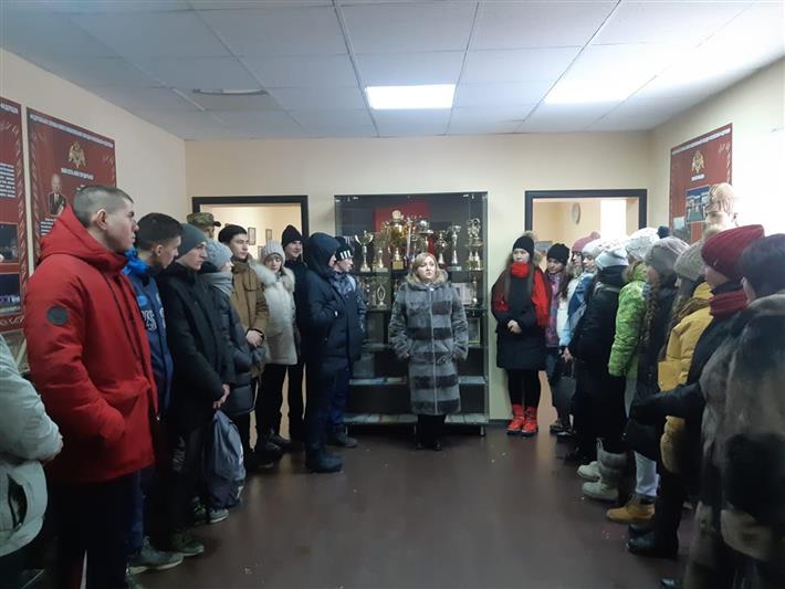 В честь 250-летия со дня рождения Е.Ф. Комаровского военнослужащие Росгвардии провели для старшеклассников Ангарска урок мужества