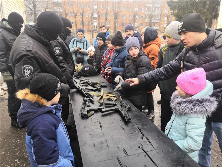 Во Владимире прошел военно-патриотический конкурс среди юных росгвардейцев, посвященный Дню Героев Отечества (видео)