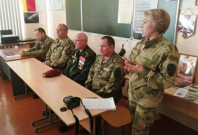 Во Владикавказе росгвардейцы в преддверии Дня героев Отечества провели урок Мужества