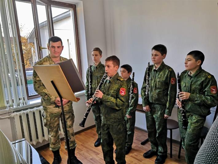 Военные музыканты Росгвардии провели занятия с кадетами Северо-Кавказского института искусств
