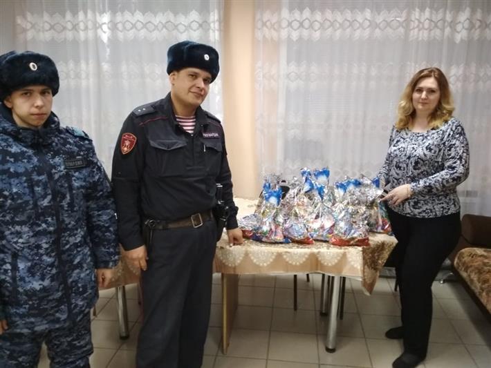 Росгвардия принимает участие в новогодней благотворительной акции в Зауралье