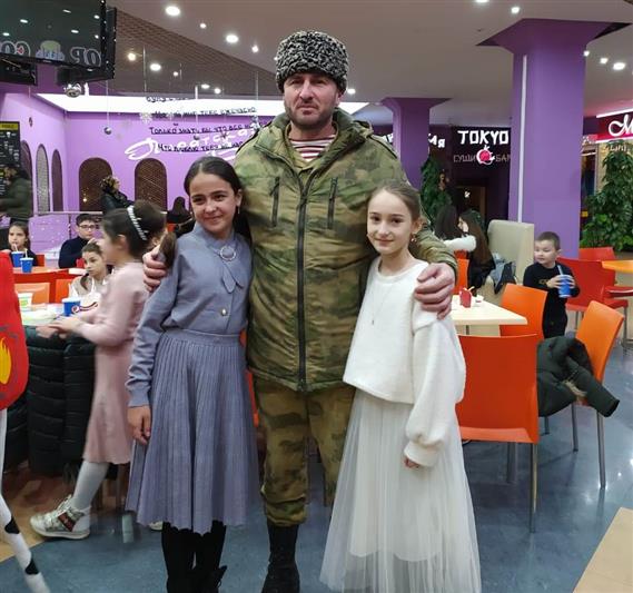Дети погибших военнослужащих батальона «Юг» посетили праздничное новогоднее мероприятие в Грозном