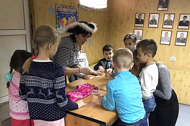 В Ростовской области росгвардейцы провели комплекс новогодних торжеств для детей сослуживцев  