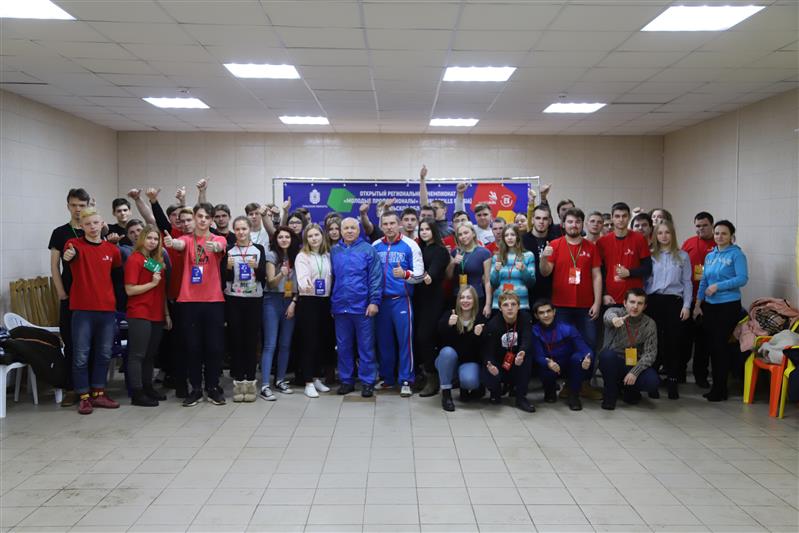 Шестикратный чемпион мира из Росгвардии провёл зарядку для участников слёта «Молодые профессионалы» (видео)
