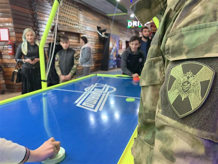Дети погибших сотрудников и воинов правопорядка посетили праздничное мероприятие в Грозном 