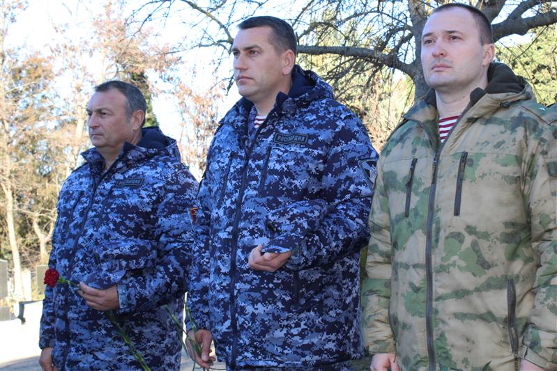 В Крыму и Севастополе росгвардейцы приняли участие в памятных мероприятиях, посвященных Дню Героев Отечества