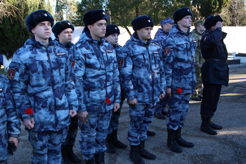 В Крыму и Севастополе росгвардейцы приняли участие в памятных мероприятиях, посвященных Дню Героев Отечества