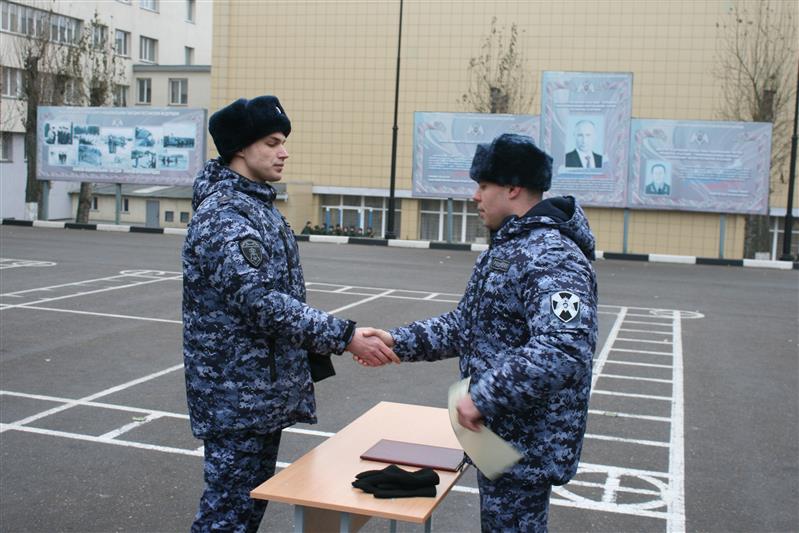 Более ста росгвардейцев успешно завершили обучение в Центре профессиональной подготовки сотрудников вневедомственной охраны 