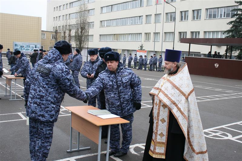 Более ста росгвардейцев успешно завершили обучение в Центре профессиональной подготовки сотрудников вневедомственной охраны 